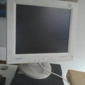 SAMSUNG MONITOR